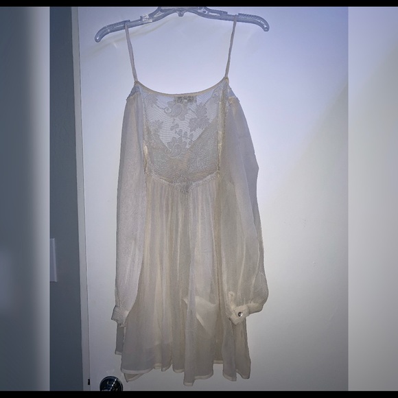 White Blouse - Picture 2 of 3